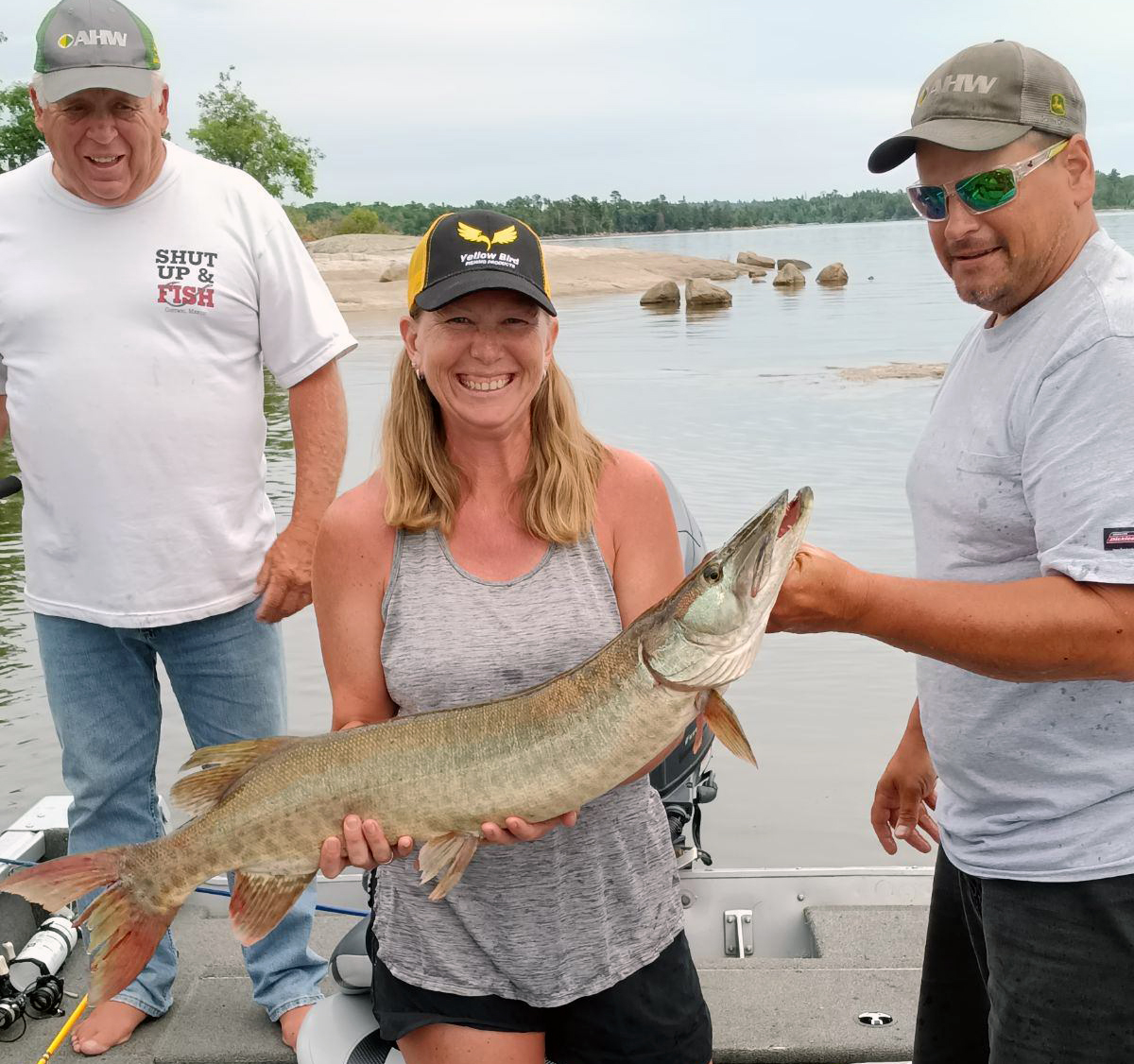 Muskie fishing with the family stay on a houseboat