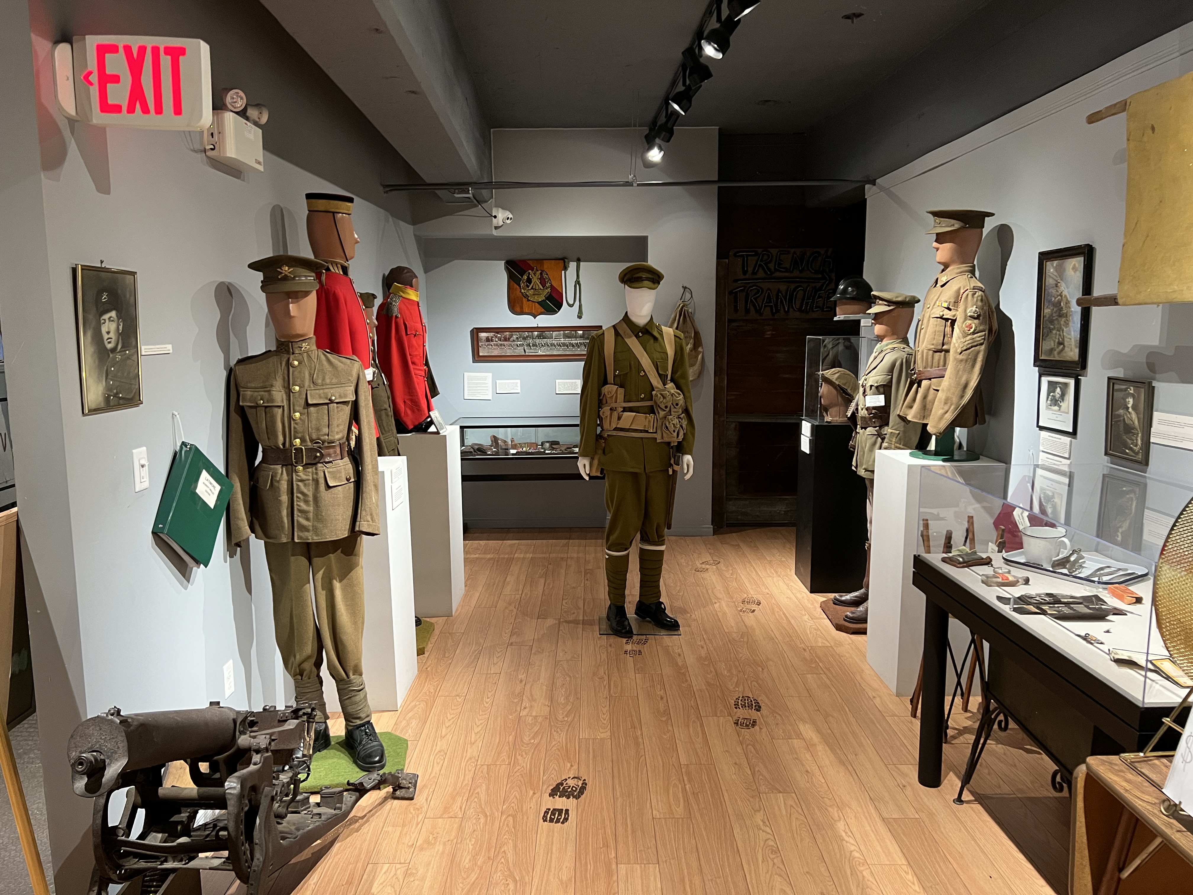 mannequins wearing military uniforms at the Bunker Military Museum