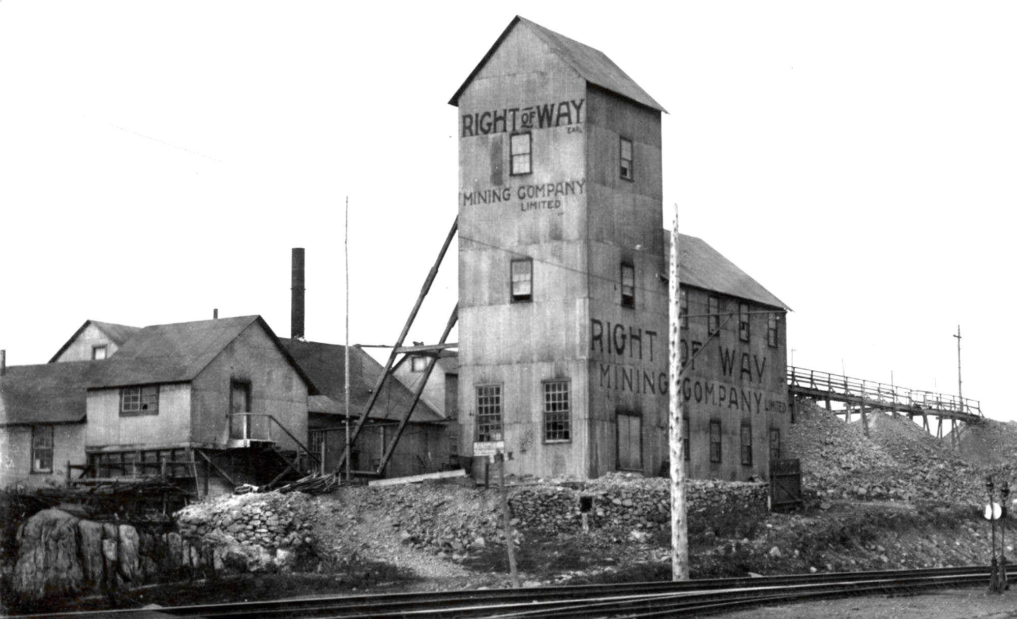 historic black and white photograph of the Right of Way Mine Headframe
