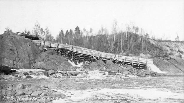 a black and white photo of the wooden log chute that used to be at Chutes Provincial Park