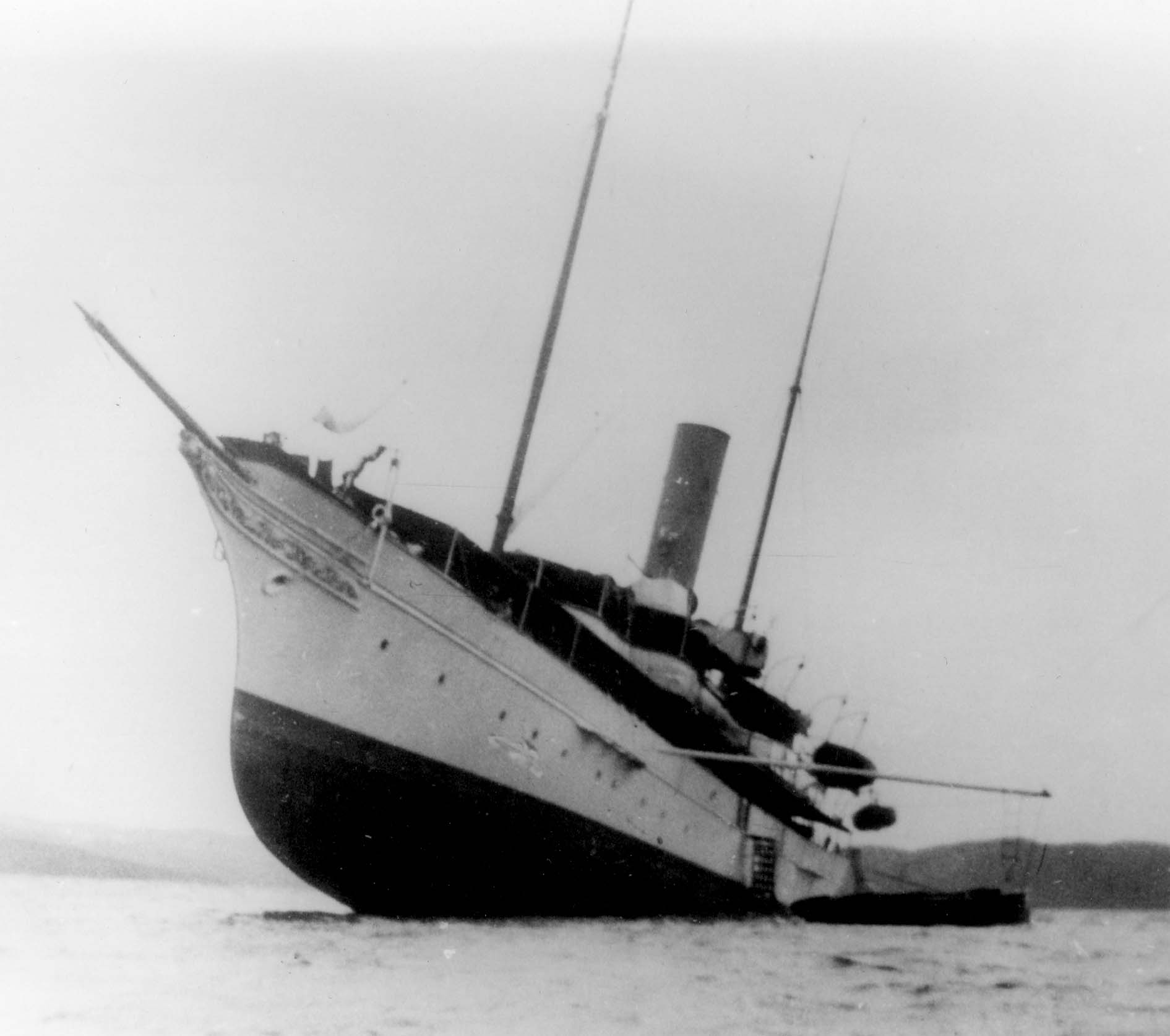 Gunilda sinking in Lake Superior 1911