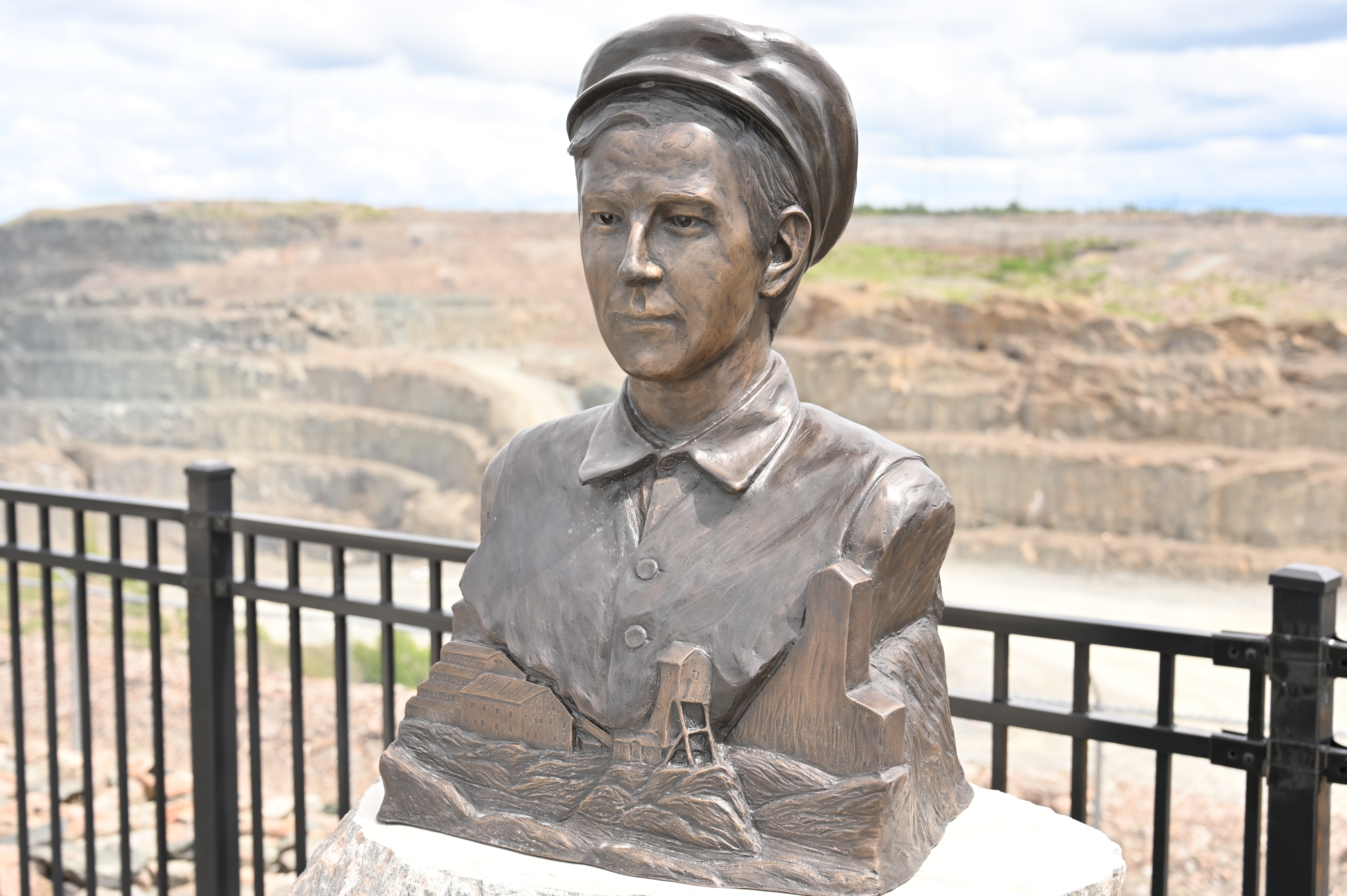 Close-up of the Benny Hollinger Bust at the Hollinger Open Pit Lookout