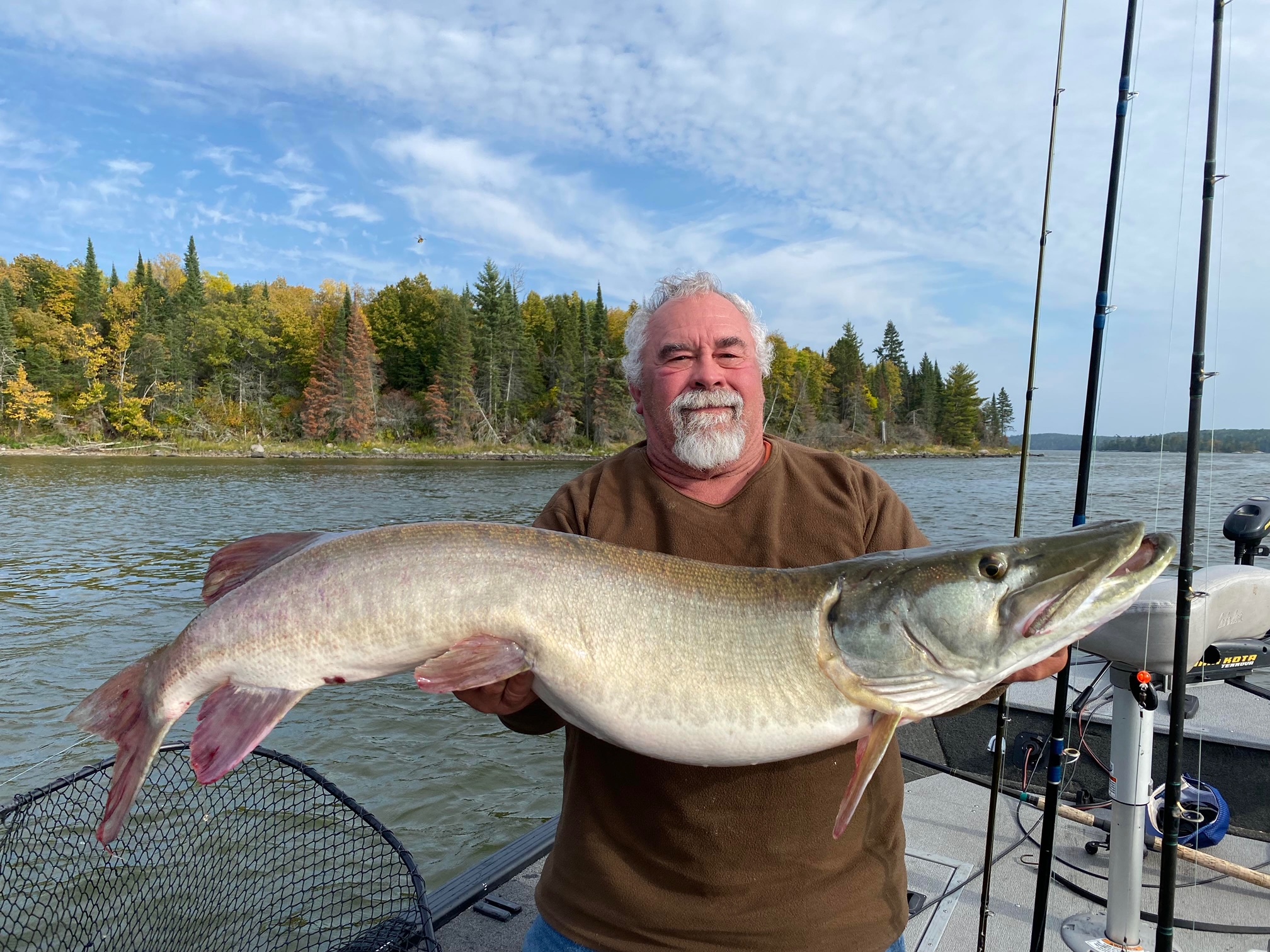 fall fishing for muskie on Lake of the Woods