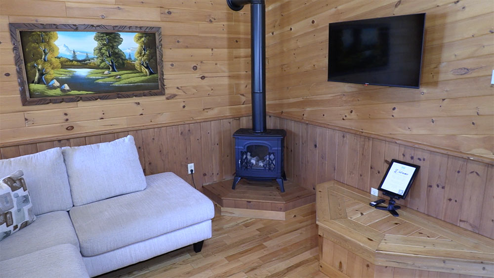 granary lake retreat living room