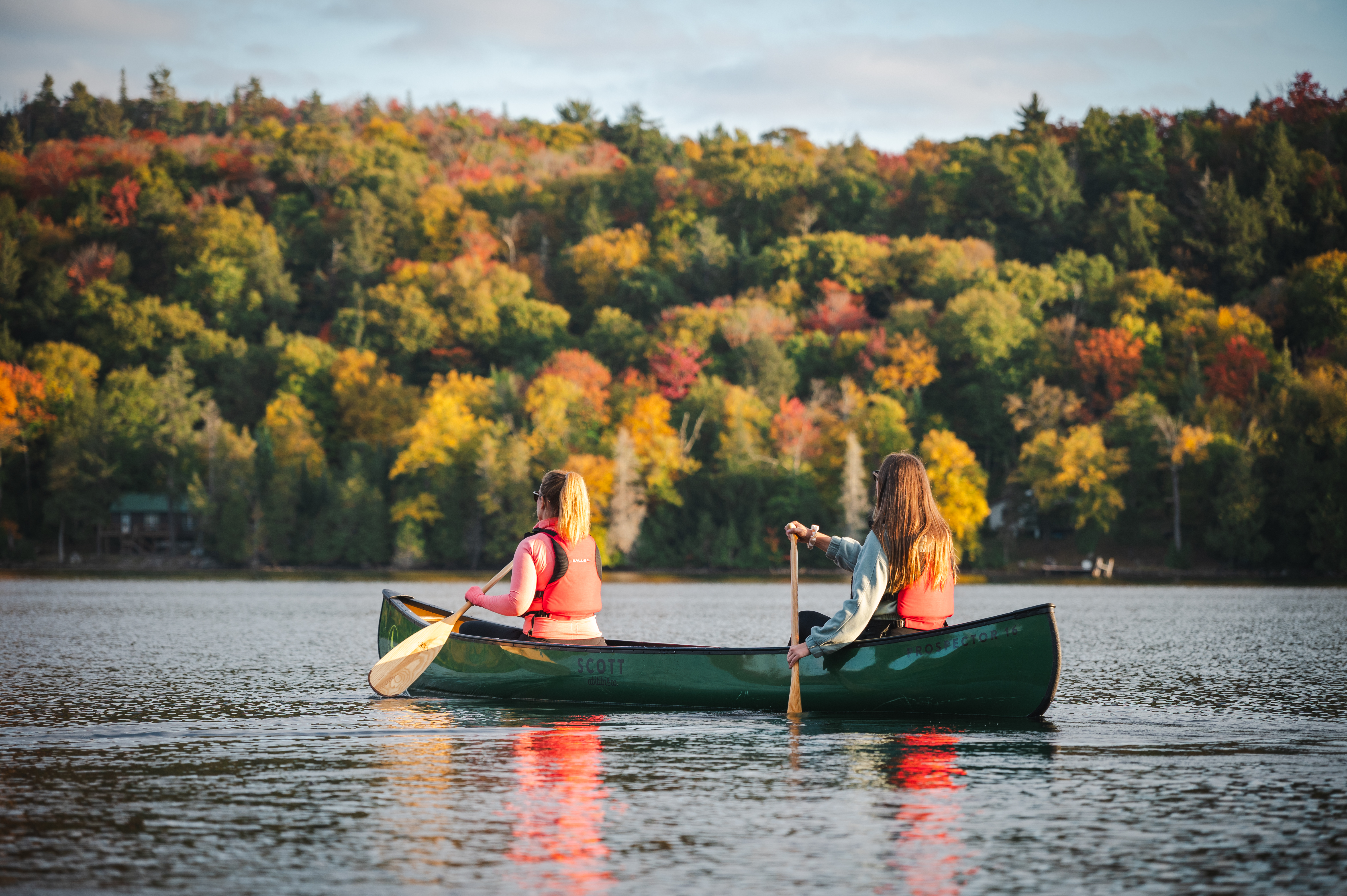 Robertson Lake is surrounded by tall, maple-clad hills, verdant white pine and granite cliffs. Credit: Sault Ste Marie Tourism 