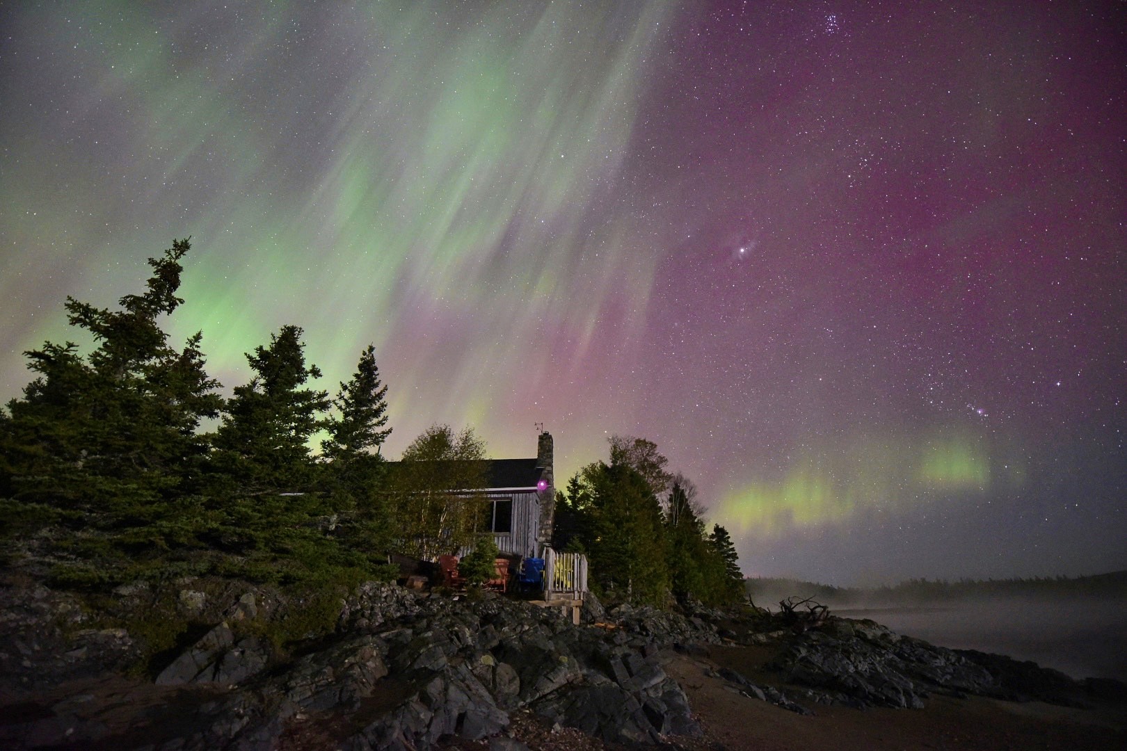 Incredible Northern Lights Show at Rock Island Lodge, Lake Superior