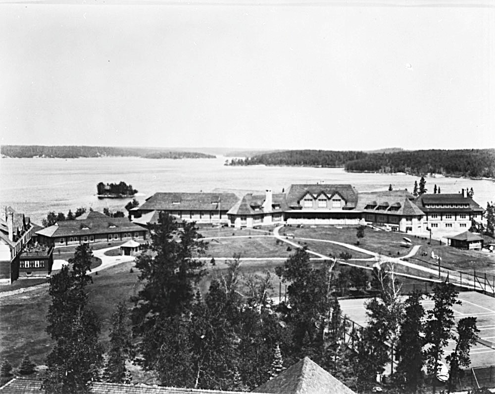 View of Minaki Lodge in 1929.