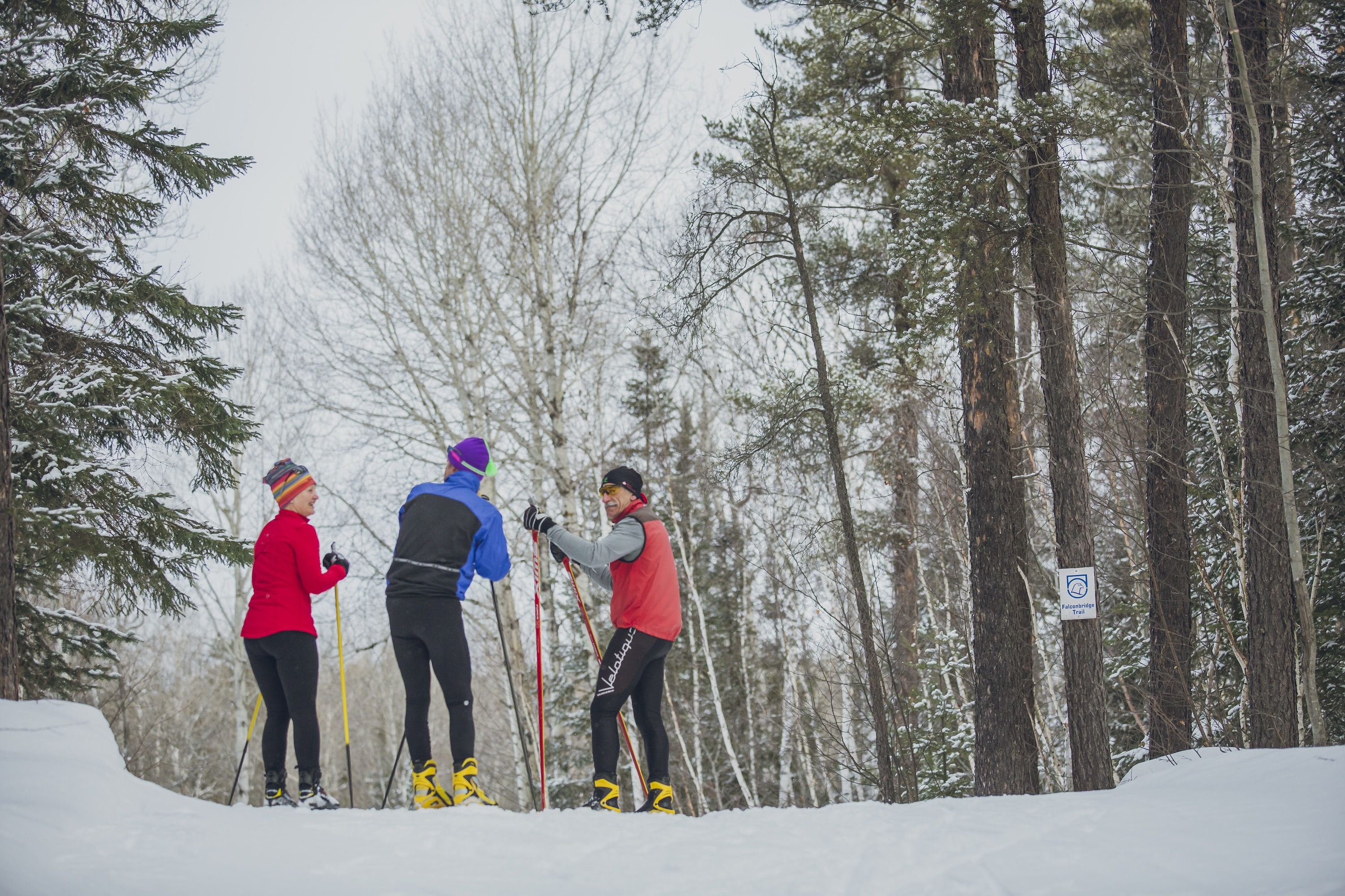 trio skiing