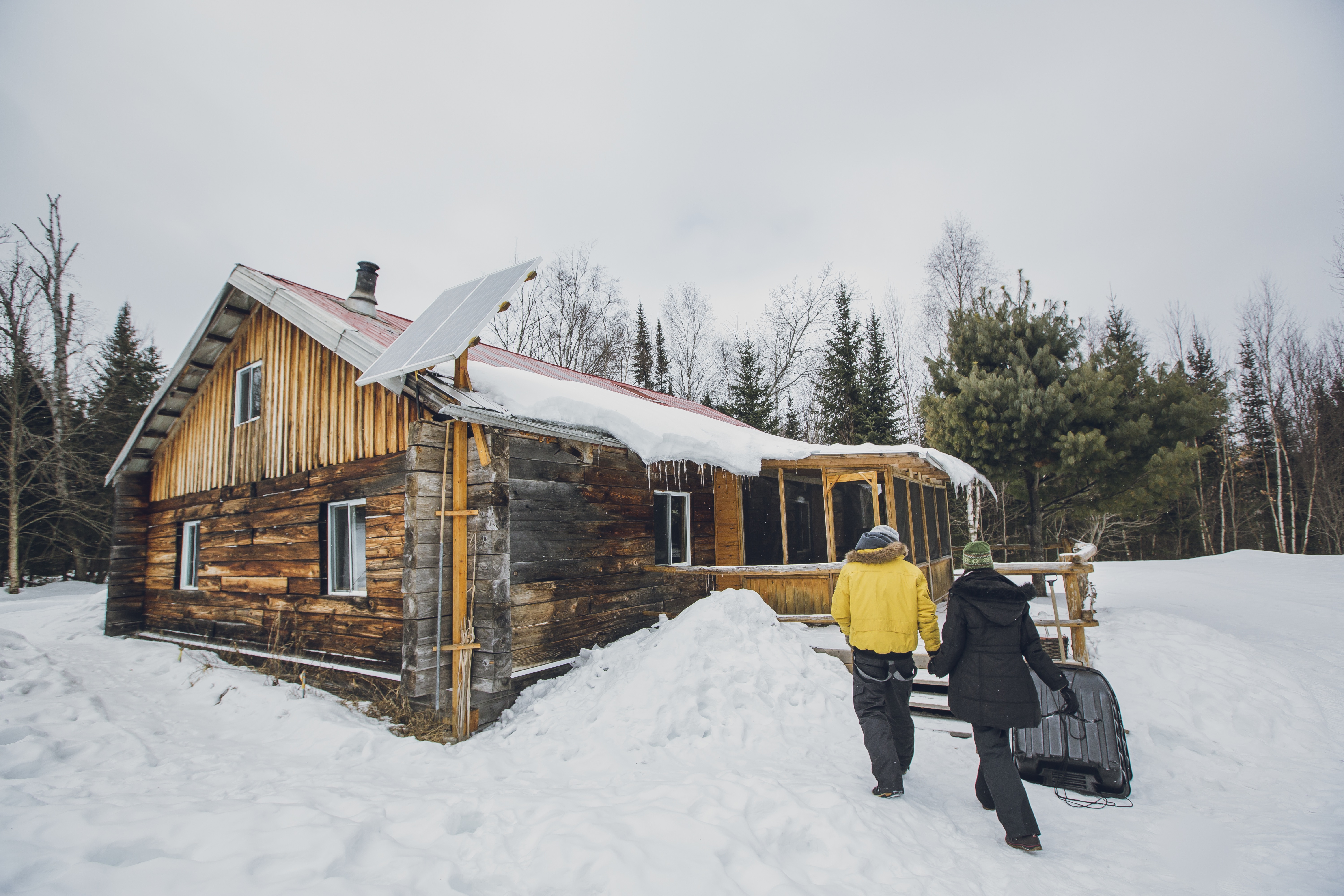 Nature’s Harmony Ecolodge winter cabin is the perfect cozy retreat. Credit: Destination Ontario