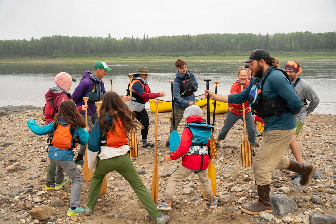 group-canoetripping