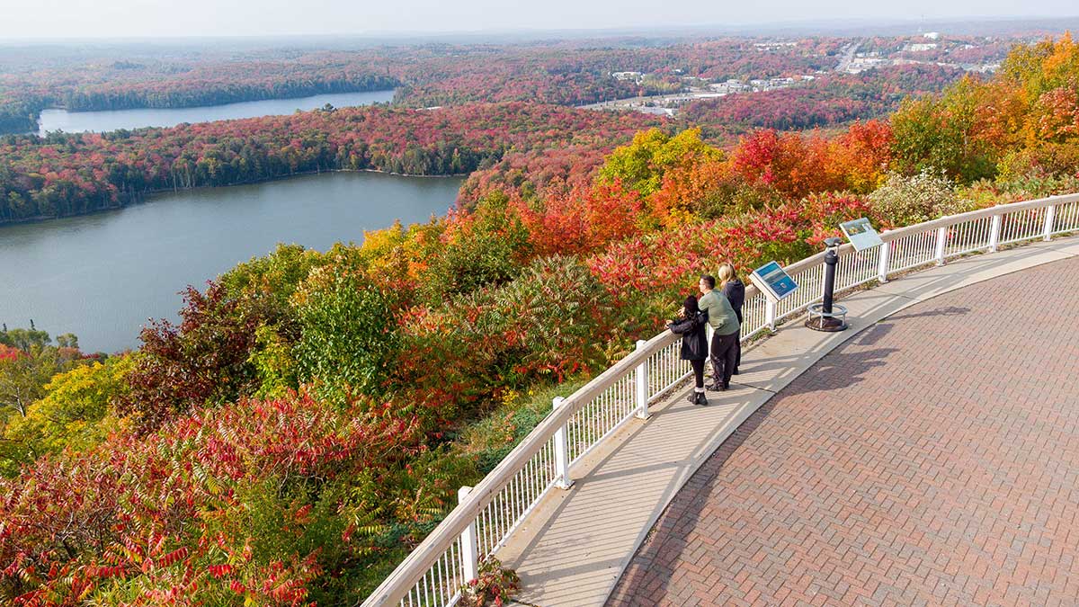 vknapp-elliotlakefiretower-fallcolours