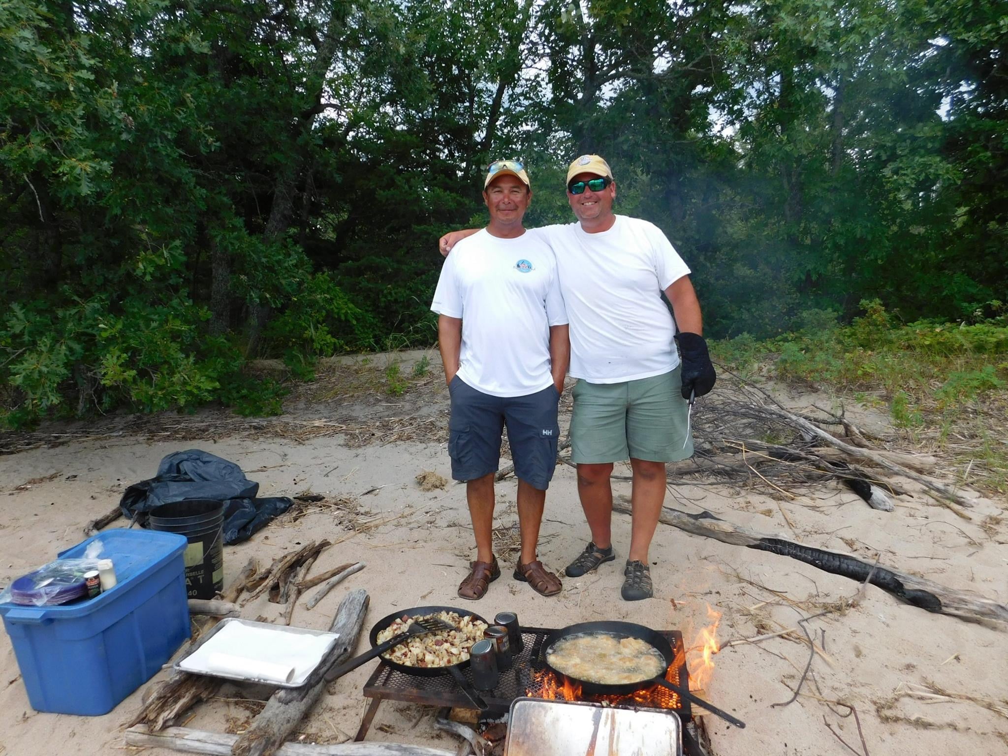 Ballard's Black Island Resort shore lunch - Sunset Country