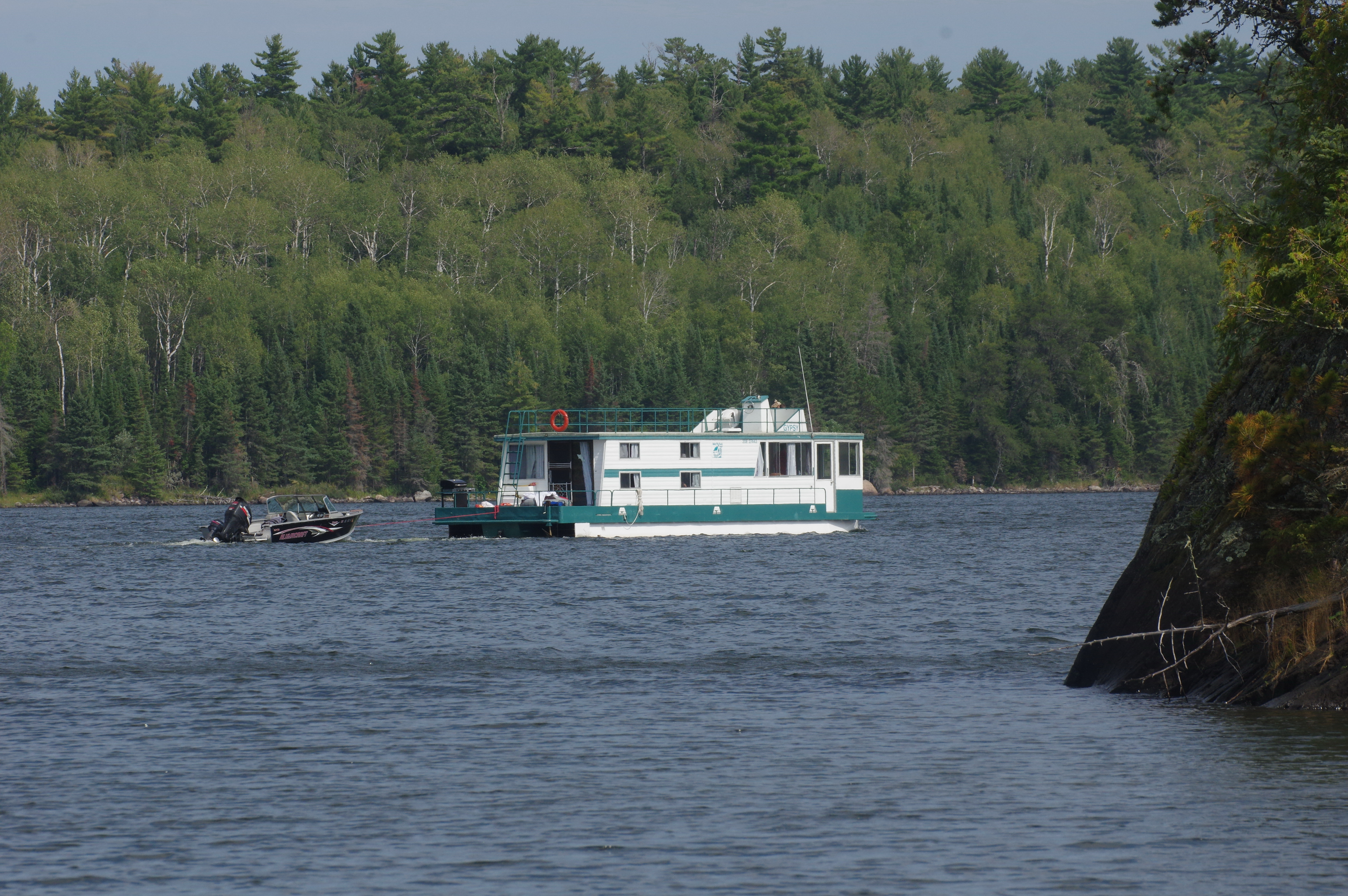 Rent a houseboat on Lake of the Woods.