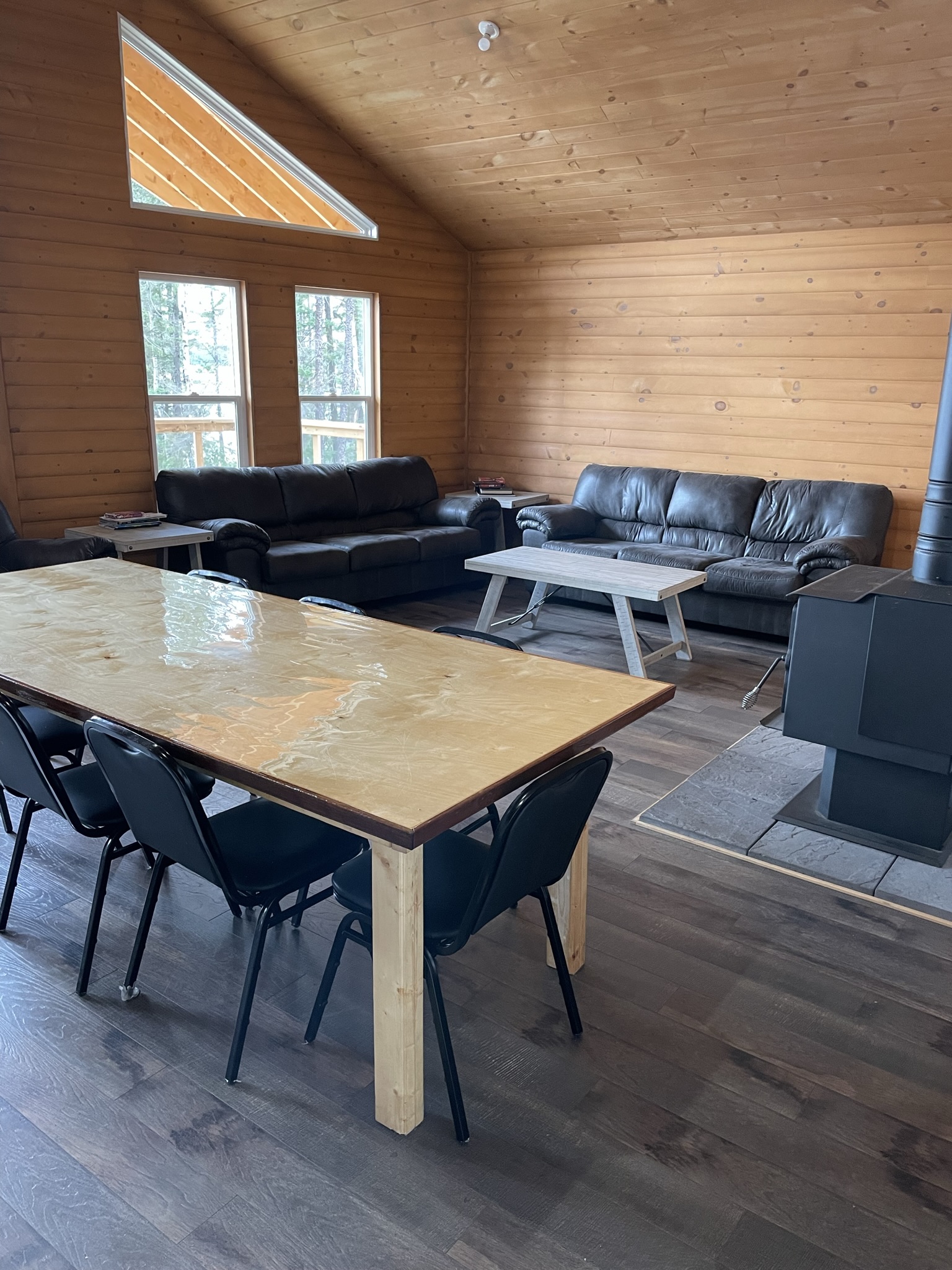 Rusty Myers fly-in outposts Hilltop Lake living room