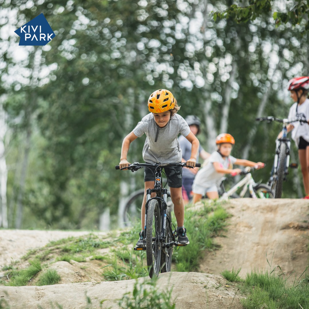 kids on bikes at kivi park