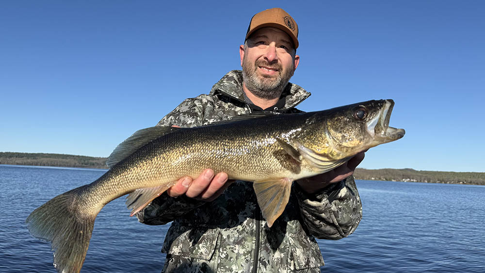ontario trophy walleye fishing