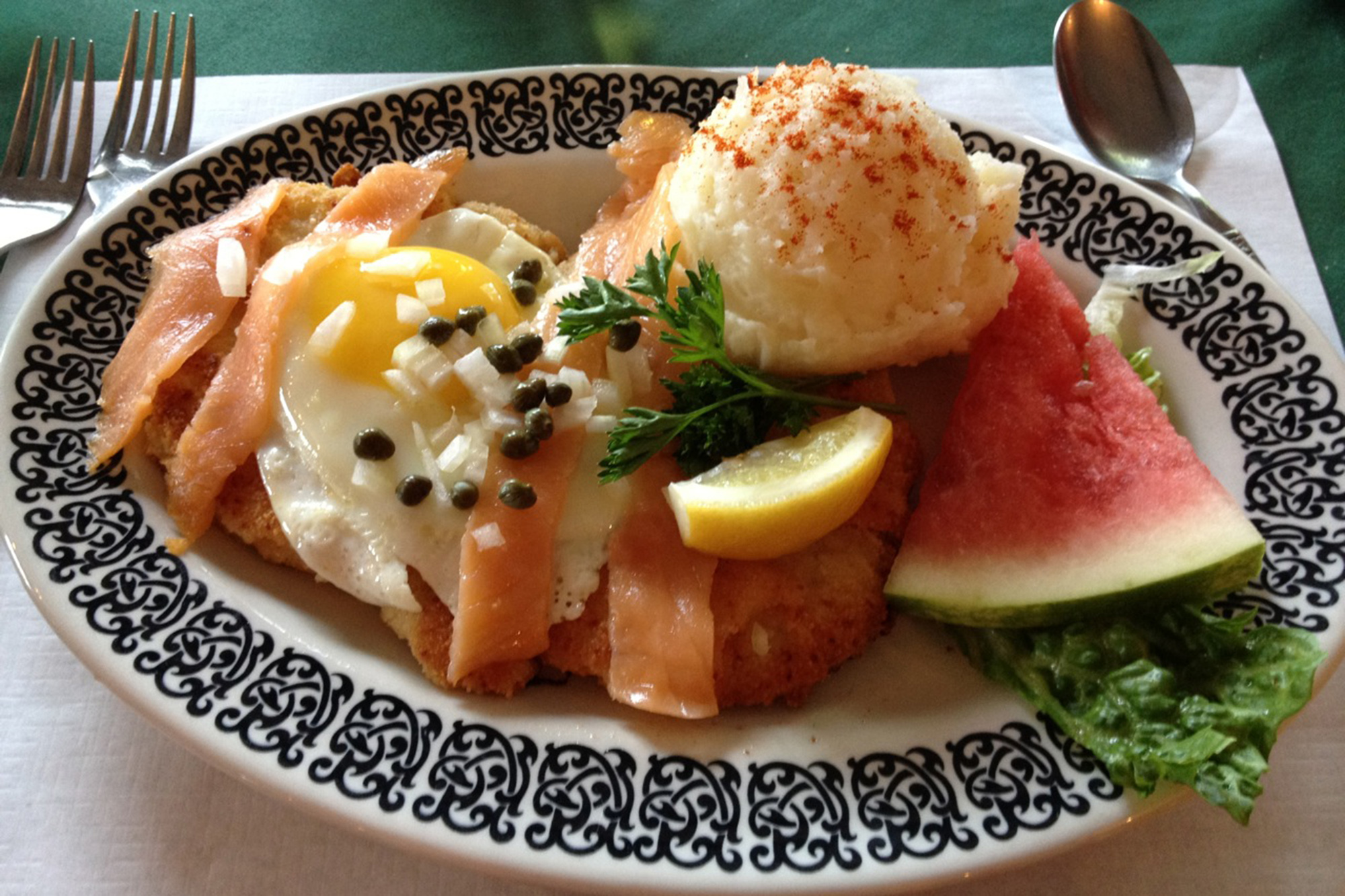 lake-shore-salzburger-hof-schnitzel.jpg lake-shore-salzburger-hof-schnitzel.jpg