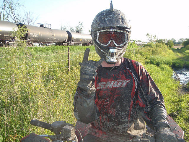 ride 5 muddy pose