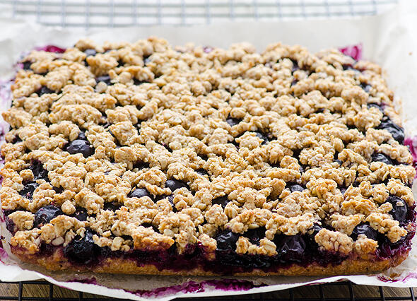 This clean eating version of a blueberry crumb bars is great for a snack