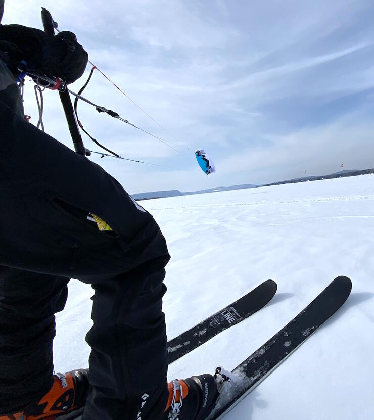 Close up of person holding a control bar for snowkite.