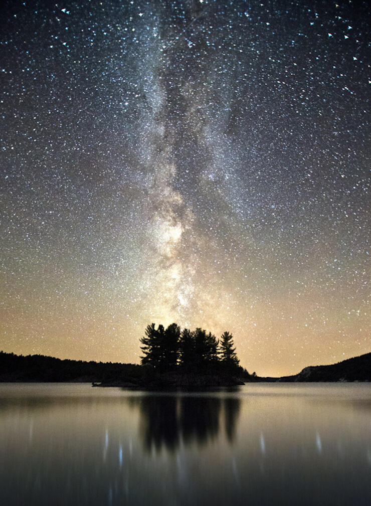 Looking at the milky way over George Lake