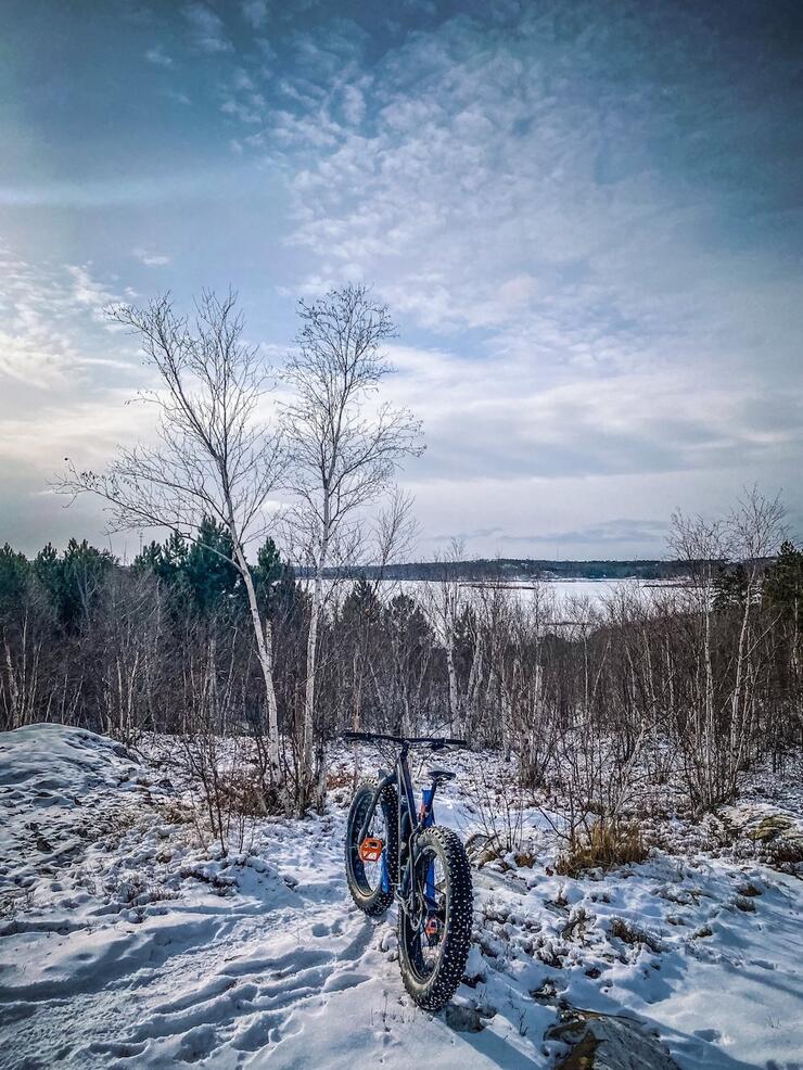 fat bike sits on a snowy trail in winter in Sudbury