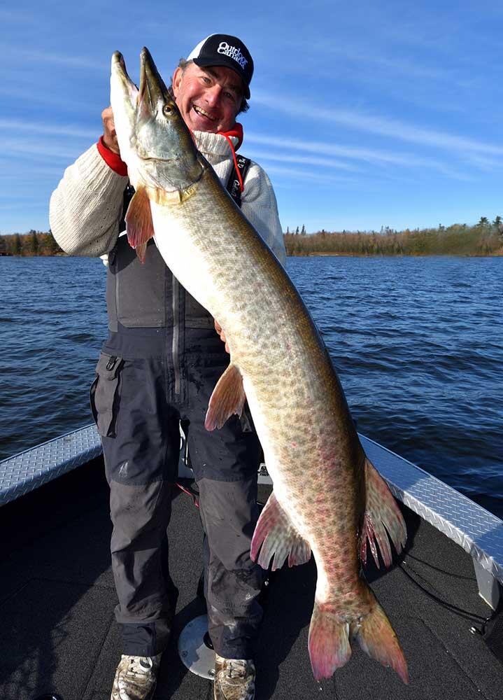 Muskie Chows Rapala Peto X-Rap on Castback! NW Ontario Musky Fishing. 