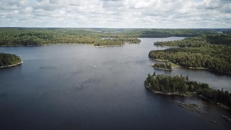 island-lake-camp