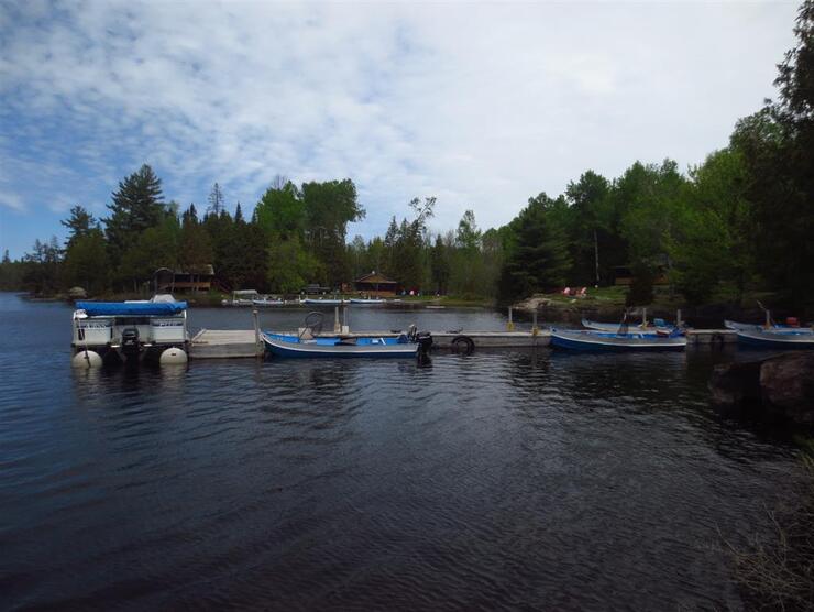 island-lake-lodge-fishing