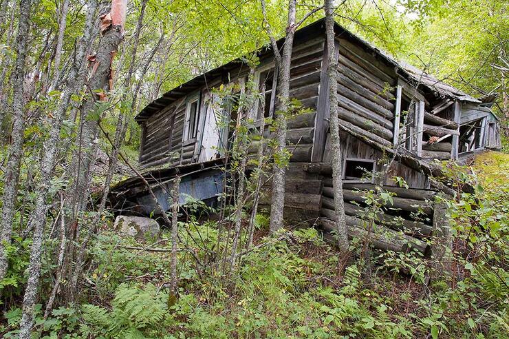 abandoned house jackfish ontario