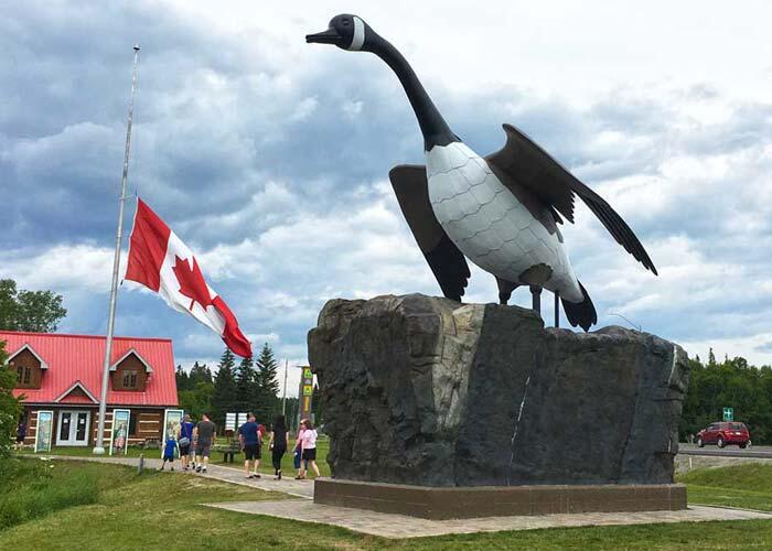wawa goose monument