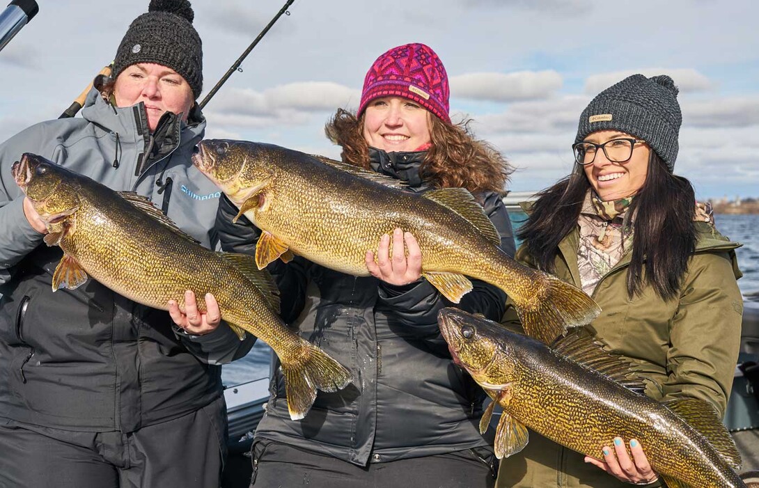 The Ultimate Late Fall Bay of Quinte Walleye Fishing Guide - Fish'n Canada