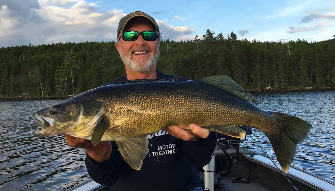 Hawk Lake Lodge: Fishing for Pike, Walleye and Bass